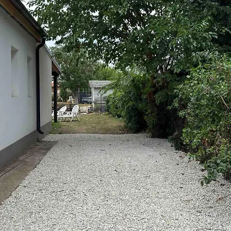 Startbalaton Apartmanhaz بيت للعطل *